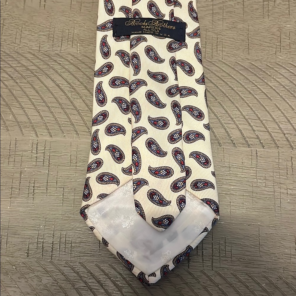 Brooks Brothers Silk Tie with Paisley Pattern